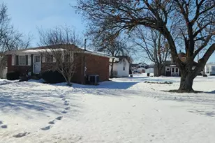 307 Mahoney Ave, Ellwood City, PA 16117 - Photo 2