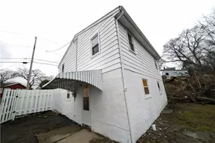 303 Lentz St, Jeannette, PA 15644 - Photo 4