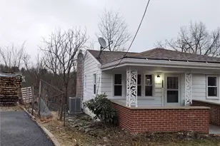 303 Lentz St, Jeannette, PA 15644 - Photo 2