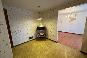 221 S Magnolia Dr, Pittsburgh, PA 15116 - Photo 6