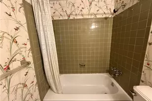 221 S Magnolia Dr, Pittsburgh, PA 15116 - Photo 18