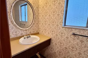 221 S Magnolia Dr, Pittsburgh, PA 15116 - Photo 12