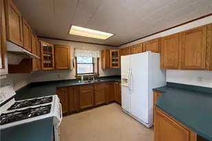 323 Spackman St, Saint Clair Township, PA 15954 - Photo 4