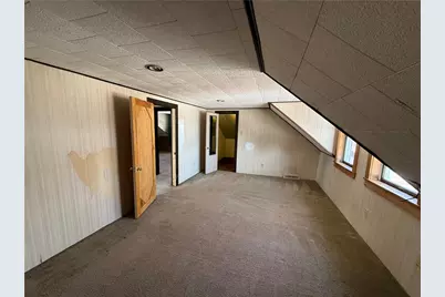 323 Spackman St, Saint Clair Township, PA 15954 - Photo 8