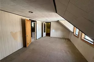 323 Spackman St, Saint Clair Township, PA 15954 - Photo 8