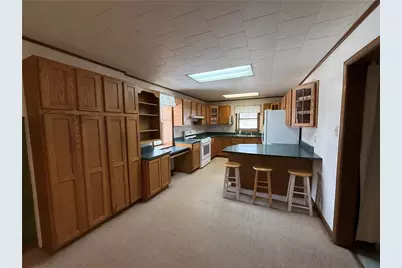 323 Spackman St, Saint Clair Township, PA 15954 - Photo 6