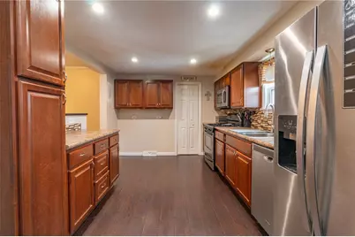 6808 Monroe Ave, West Mifflin, PA 15122 - Photo 10