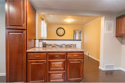 6808 Monroe Ave, West Mifflin, PA 15122 - Photo 12