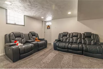 6808 Monroe Ave, West Mifflin, PA 15122 - Photo 24