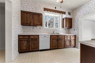 251 Hazel Dr, Pittsburgh, PA 15228 - Photo 12