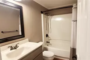 711 Newton Square, Moon/Crescent Twp, PA 15108 - Photo 10