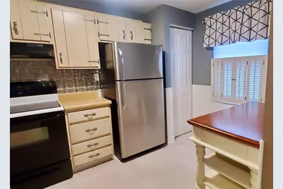 711 Newton Square, Moon/Crescent Twp, PA 15108 - Photo 6