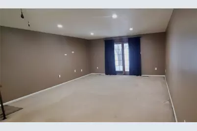 711 Newton Square, Moon/Crescent Twp, PA 15108 - Photo 4