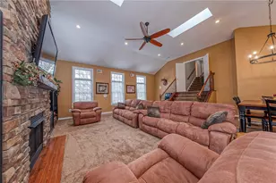 5683 Villahaven Dr, Pittsburgh, PA 15236 - Photo 4