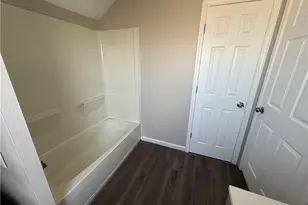 1056 Adams St, New Castle, PA 16101 - Photo 8