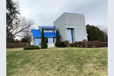 1720 Valley View Rd, Hermitage, PA 16148 - Photo 1