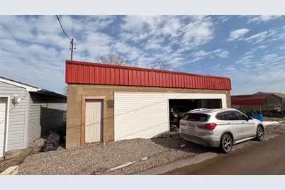 327 Lowell St, Vandergrift, PA 15690 - Photo 16