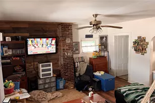 327 Lowell St, Vandergrift, PA 15690 - Photo 2