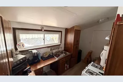 327 Lowell St, Vandergrift, PA 15690 - Photo 4