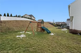 225 Foxwood Rd, Coraopolis, PA 15108 - Photo 40