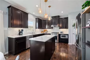 225 Foxwood Rd, Coraopolis, PA 15108 - Photo 10