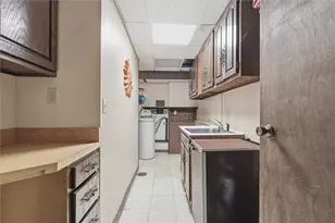 460 Bassett Dr, Bethel Park, PA 15102 - Photo 40