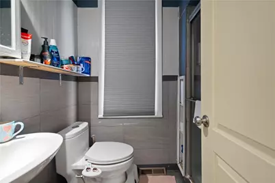 550 Halcomb Ave, Clairton, PA 15025 - Photo 14