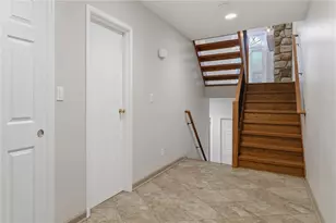 709 Clyde St, Pittsburgh, PA 15213 - Photo 4