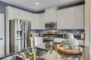 217 Noble Woods Dr, Coraopolis, PA 15108 - Photo 10