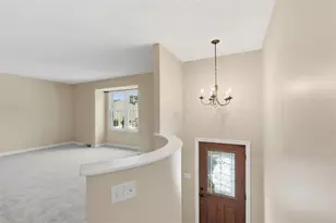 2643 Hunters Point Dr, Wexford, PA 15090 - Photo 2