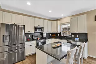 4019 Bentwood Dr, Canonsburg, PA 15317 - Photo 10