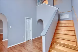 1446 Iroquois Dr, Robinson Twp, PA 15205 - Photo 6