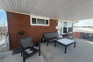 212 Kingston Dr, Wilkins Township, PA 15235 - Photo 2