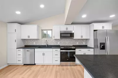 26 Seneca Rd, Bethel Park, PA 15241 - Photo 2