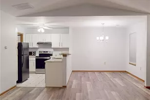 502 Brookstone Ct, Center Township, PA 16001 - Photo 6