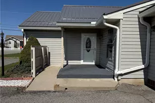 502 Brookstone Ct, Center Township, PA 16001 - Photo 2