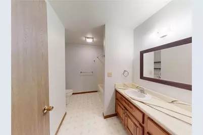 502 Brookstone Ct, Center Township, PA 16001 - Photo 16