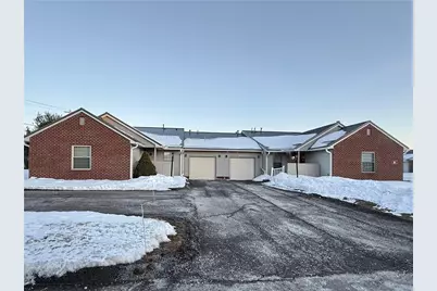 502 Brookstone Ct, Center Township, PA 16001 - Photo 2