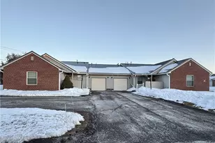502 Brookstone Ct, Center Township, PA 16001 - Photo 2