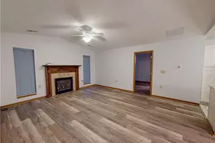 502 Brookstone Ct, Center Township, PA 16001 - Photo 6