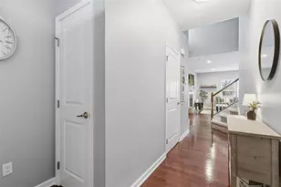 225 Sunrise Dr, Carnegie, PA 15106 - Photo 4