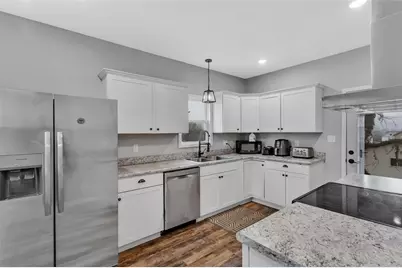 641 1st Ave, Ellwood City, PA 16117 - Photo 14