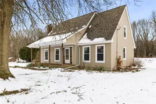 2104 Pulaski Rd, New Castle, PA 16105 - Photo 2