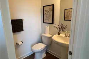 135 Victoria Dr, Coraopolis, PA 15108 - Photo 10