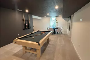 135 Victoria Dr, Coraopolis, PA 15108 - Photo 24