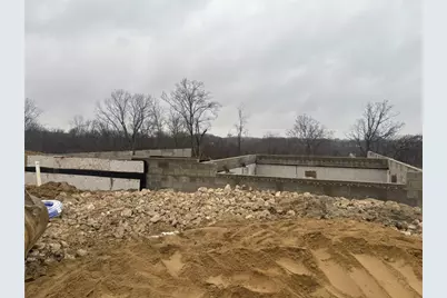 135 Victoria Dr, Coraopolis, PA 15108 - Photo 2