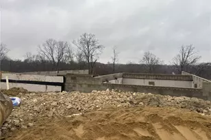 135 Victoria Dr, Coraopolis, PA 15108 - Photo 2