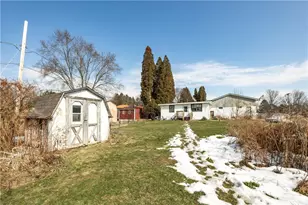 391 Mercer Rd, Hempfield Township, PA 16125 - Photo 10