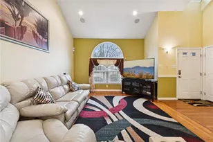 504 Azalea Ln, Bridgeville, PA 15017 - Photo 4