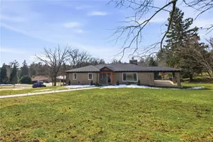 954 Lakemont Dr, Pittsburgh, PA 15243 - Photo 2